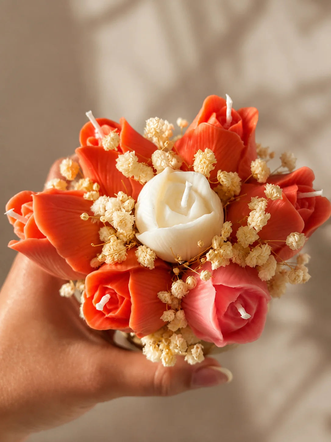 Tulipanes — Arreglo Bouquet Ramo de Velas de Soya Aromáticas y Base Hexagonal Dorada · 7 velas