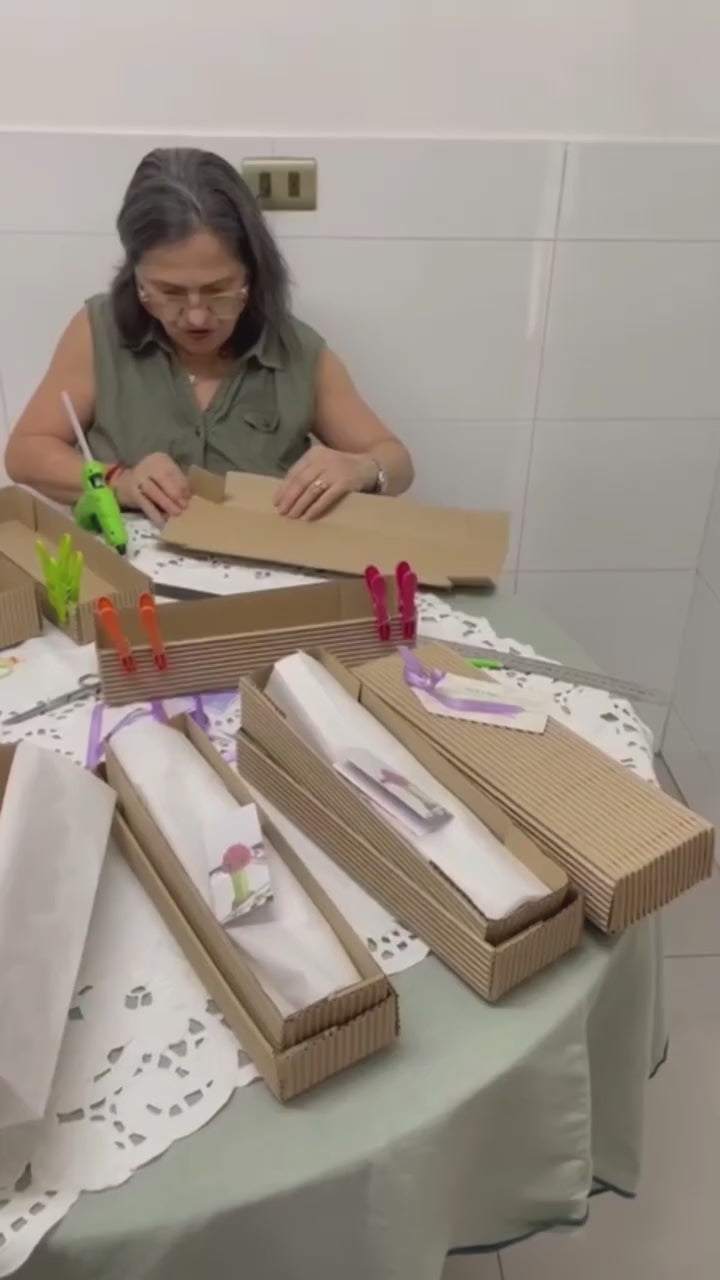 Ángela — Vela de Soya Aromática en Ramo de Tulipanes